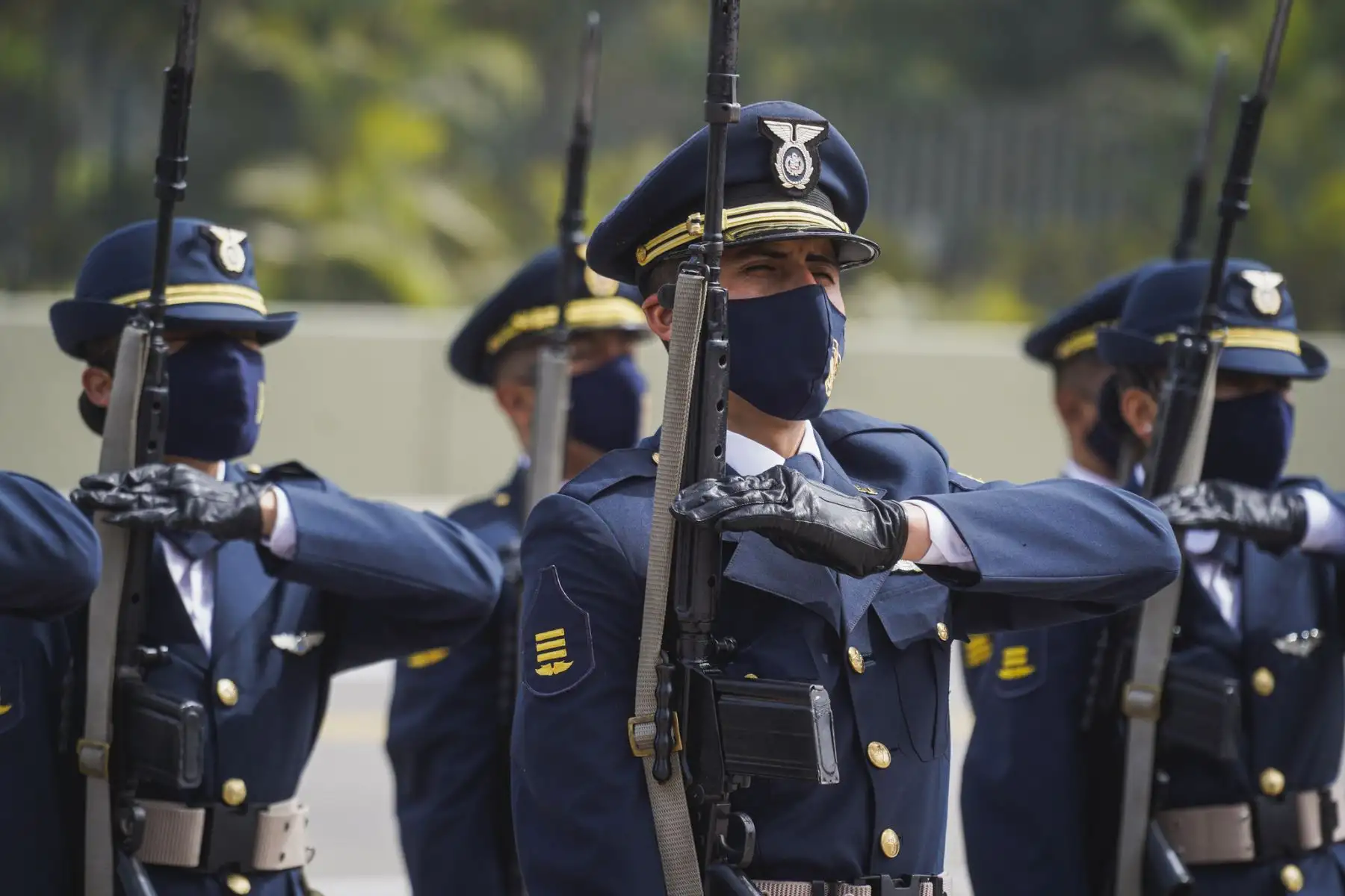 El ministro de Defensa, José Luis Gavidia , preside la ceremonia por el Aniversario 81° de la Campaña Militar de 1941, en el Cuartel General del Ejército, en presencia de los excombatientes que lucharon en esta victoriosa gesta.
Foto: Mindef