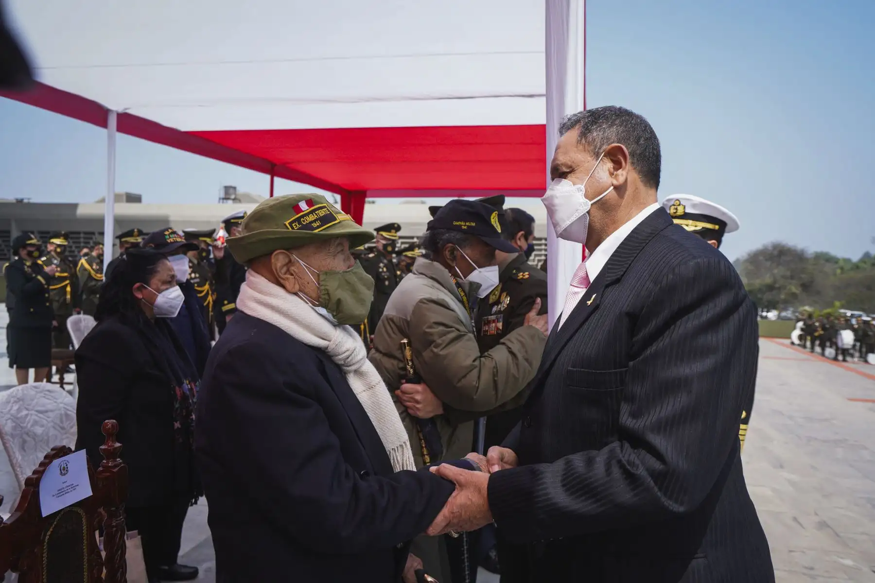 El ministro de Defensa, José Luis Gavidia , preside la ceremonia por el Aniversario 81° de la Campaña Militar de 1941, en el Cuartel General del Ejército, en presencia de los excombatientes que lucharon en esta victoriosa gesta.
Foto: Mindef