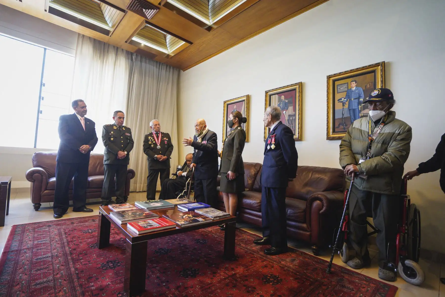El ministro de Defensa, José Luis Gavidia , preside la ceremonia por el Aniversario 81° de la Campaña Militar de 1941, en el Cuartel General del Ejército, en presencia de los excombatientes que lucharon en esta victoriosa gesta.
Foto: Mindef