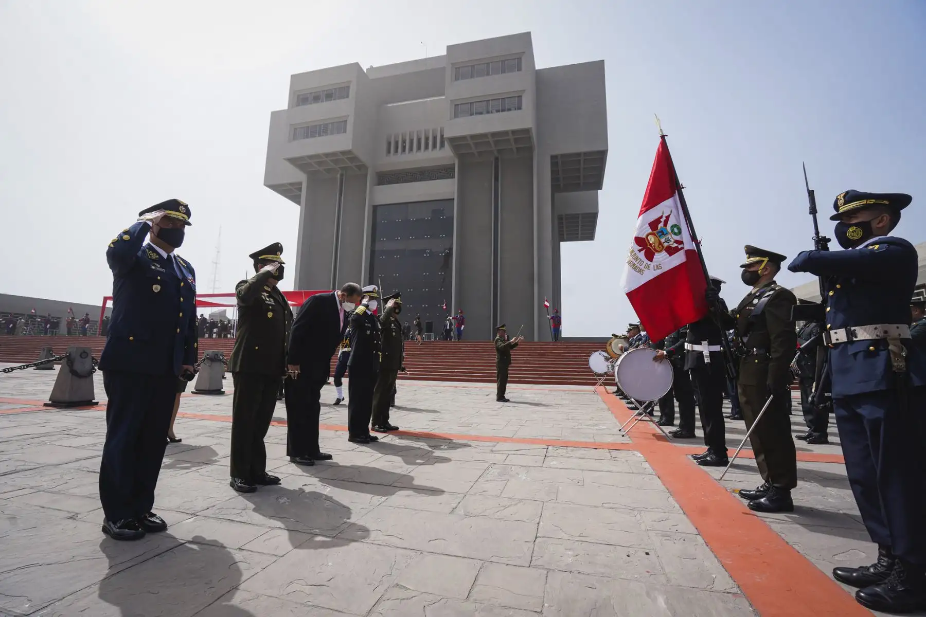 El ministro de Defensa, José Luis Gavidia , preside la ceremonia por el Aniversario 81° de la Campaña Militar de 1941, en el Cuartel General del Ejército, en presencia de los excombatientes que lucharon en esta victoriosa gesta.
Foto: Mindef
