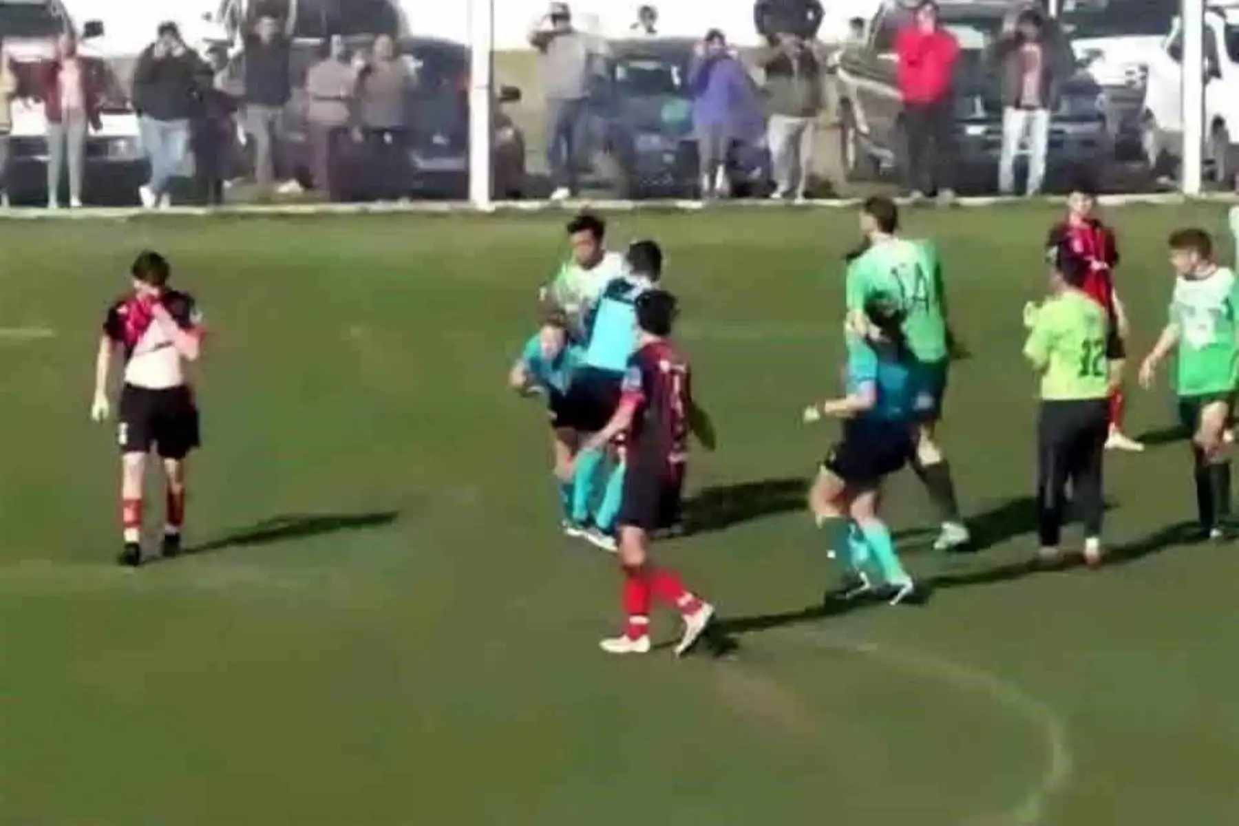 Tirone fue trasladado a una dependencia policial en el marco de la causa caratulada como "lesiones leves e infracción a la ley de espectáculos deportivos". Foto: Captura de pantalla