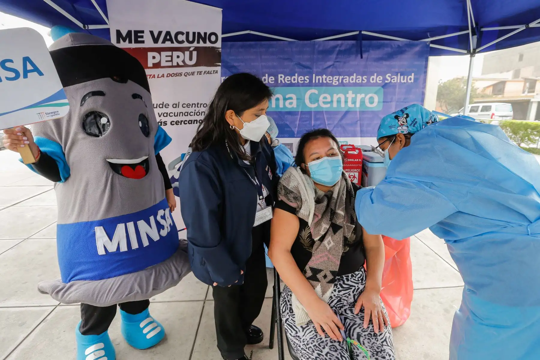 Ministerio de Salud  relanza la campaña "Me vacuno en la Línea 1" para acercar la vacunación contra la covid -19 y otras enfermedades a los usuarios de las estaciones de la Línea 1 del Metro de Lima. 
Foto: Minsa
