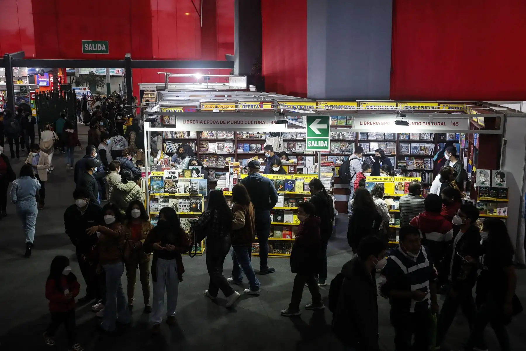 Stand de Librería Época de Mundo Cultural .en la Feria Internacional del Libro de Lima ofrece interesantes opciones y grandes ofertas.
Foto: ANDINA/Renato Pajuelo