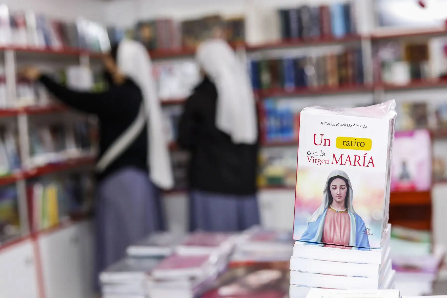 Stand de  Paulinas en la Feria Internacional del Libro de Lima ofrece interesantes opciones y grandes ofertas. Foto: ANDINA/Renato Pajuelo