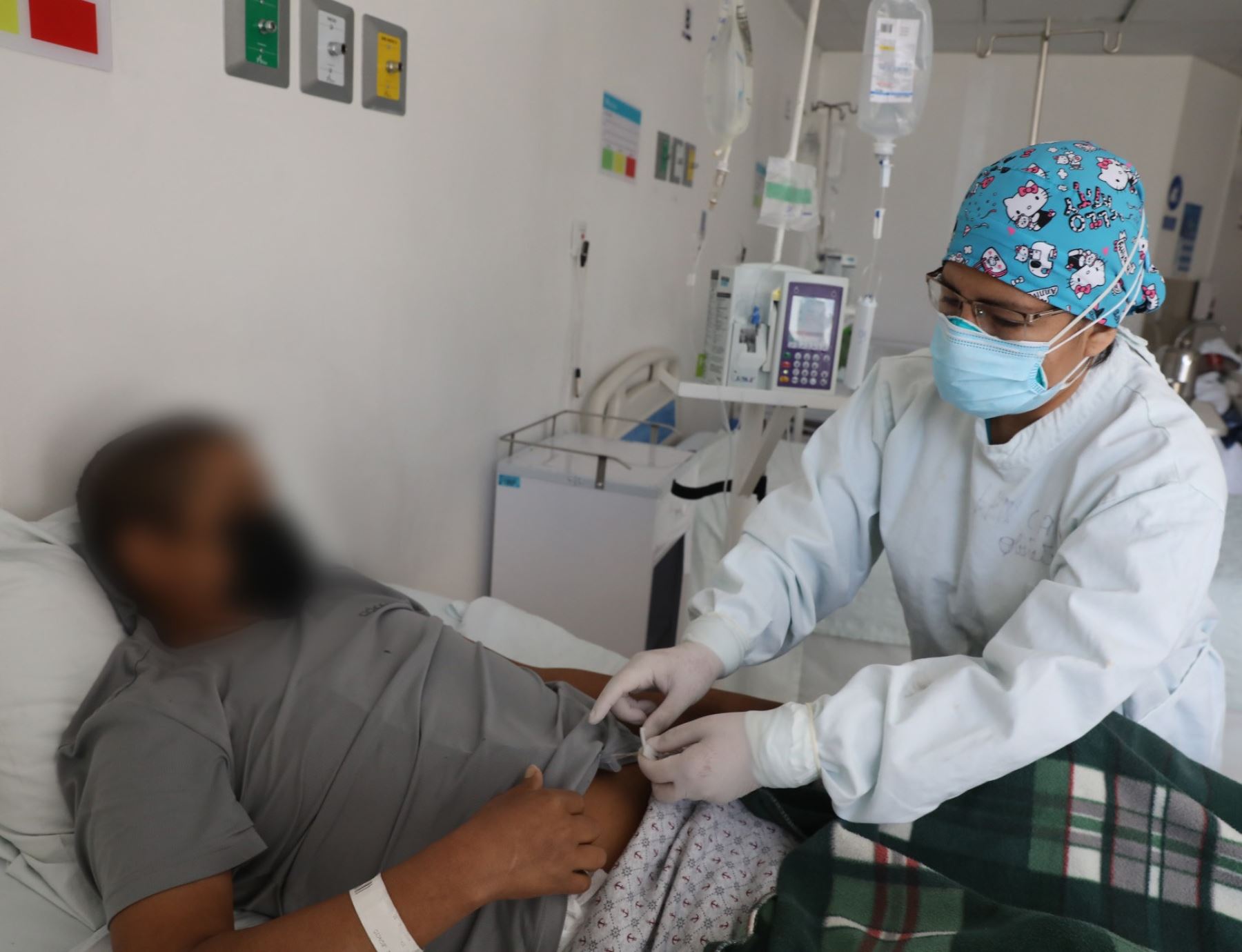 EsSalud refuerza la atención en sus establecimientos de salud de Arequipa, en especial la primaria, ante el incremento de casos covid-19 en esta región.
