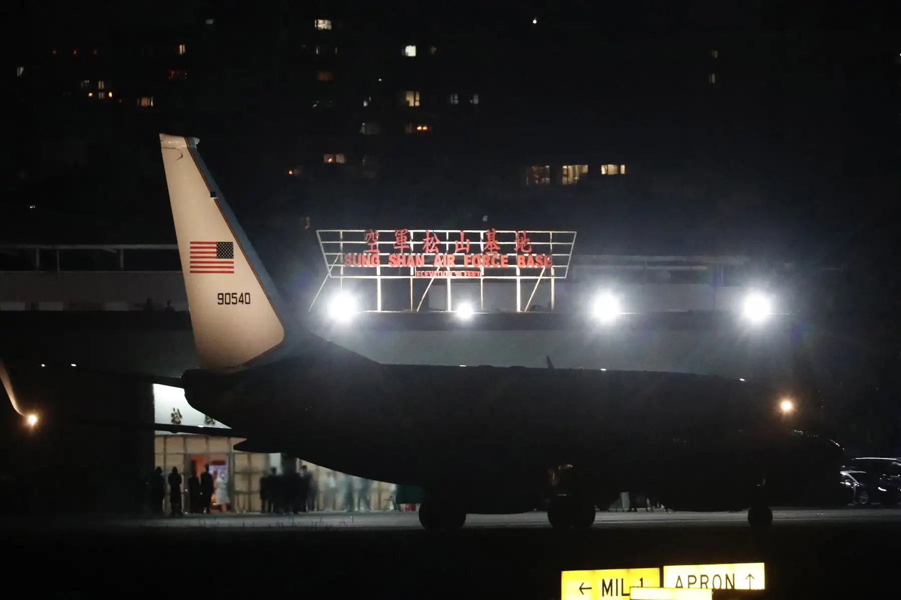 El vuelo SPAR19 de Boeing C-40C que transporta a la delegación encabezada por la presidenta de la Cámara de Representantes de EE. UU., Nancy Pelosi, llega al aeropuerto de Songshan en Taipei, Taiwán, el 2 de agosto de 2022. visita Taiwán. Foto: EFE