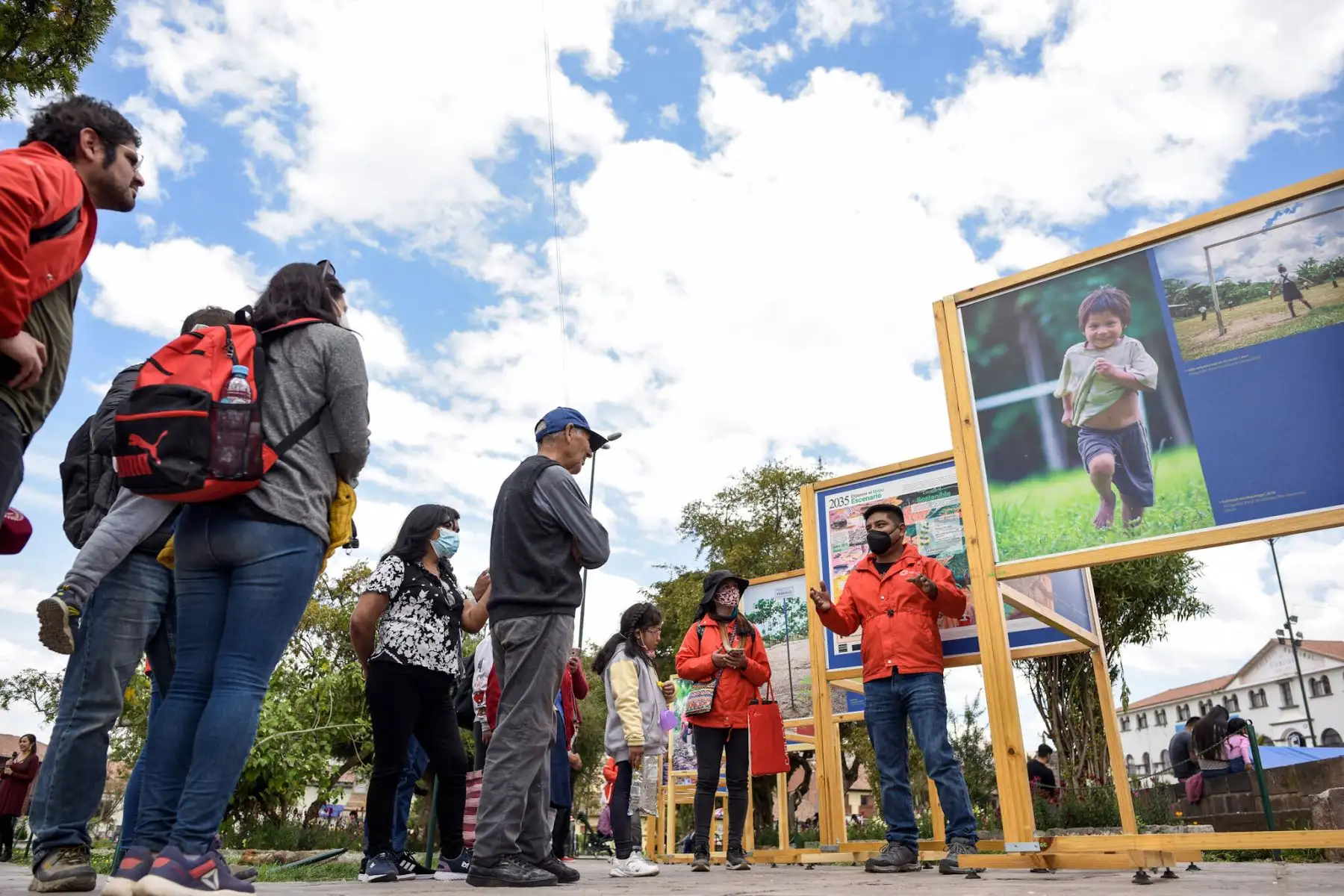 Proyecto Especial Bicentenario del Ministerio de Cultura inauguró la muestra presencial “Vida nuestro verdadero oro: la minería ilegal e informal en Madre de Dios” en la ciudad del Cusco en la Plaza San Francisco.
Foto: Bicentenario Perú