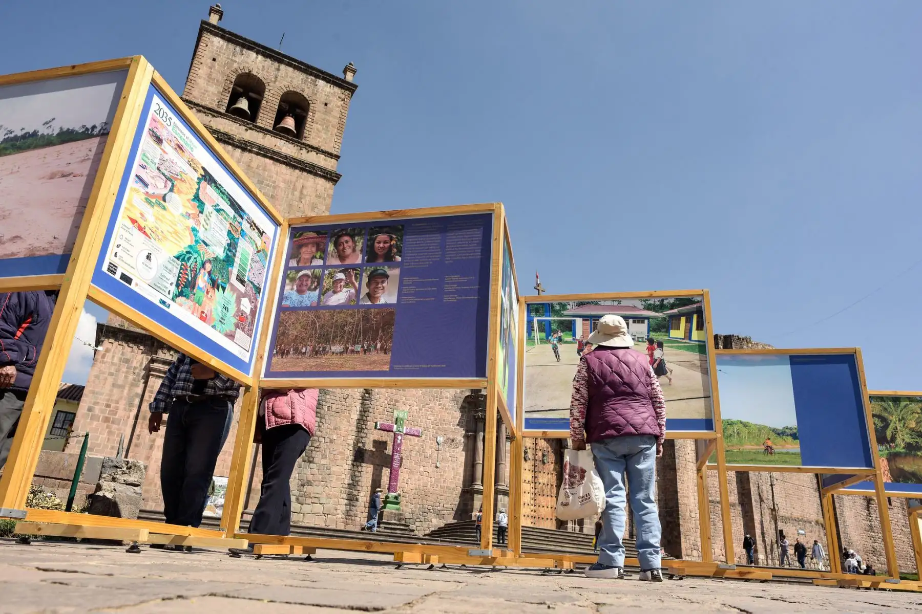 Proyecto Especial Bicentenario del Ministerio de Cultura inauguró la muestra presencial “Vida nuestro verdadero oro: la minería ilegal e informal en Madre de Dios” en la ciudad del Cusco en la Plaza San Francisco.
Foto: Bicentenario Perú