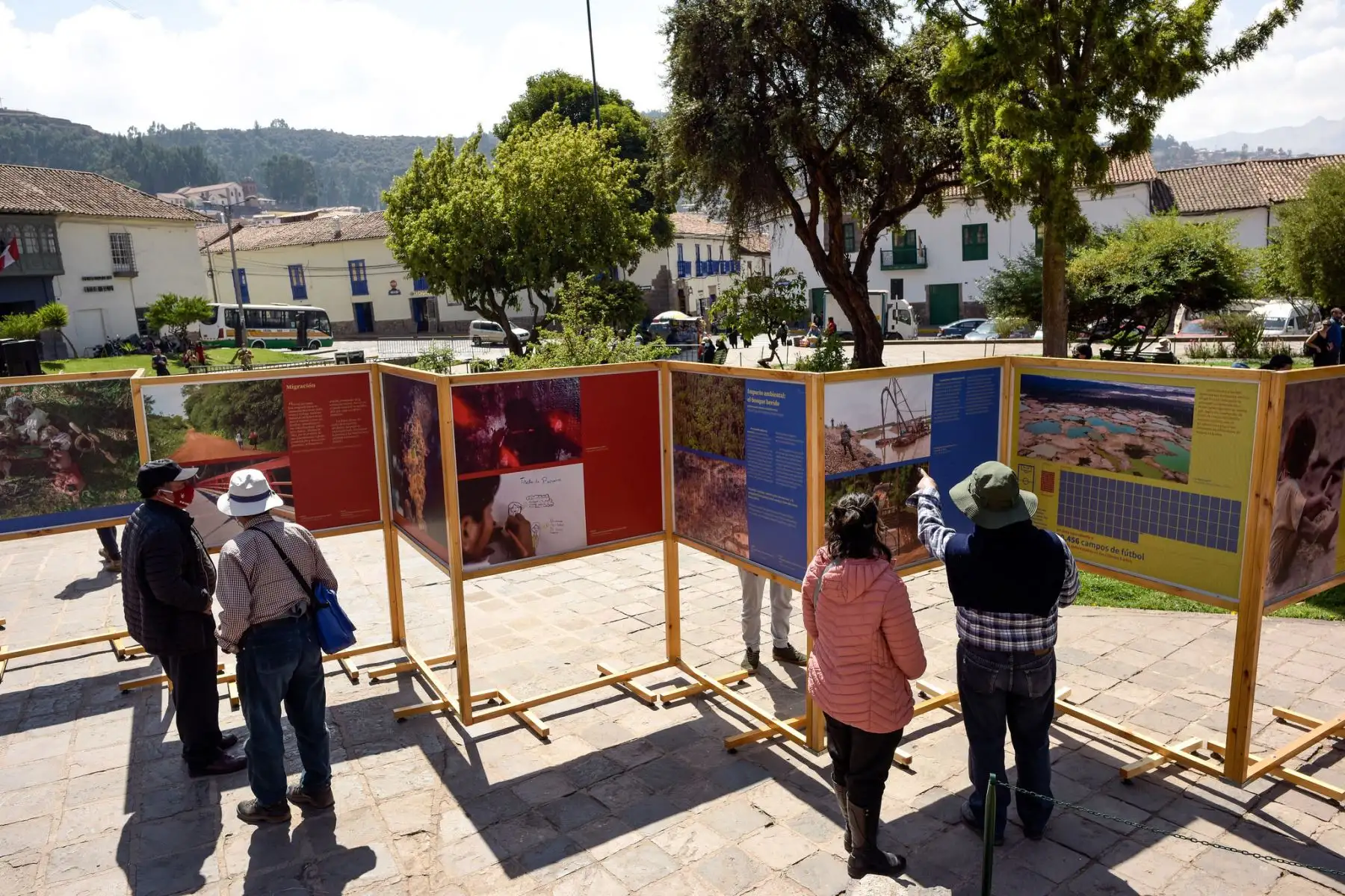 Proyecto Especial Bicentenario del Ministerio de Cultura inauguró la muestra presencial “Vida nuestro verdadero oro: la minería ilegal e informal en Madre de Dios” en la ciudad del Cusco en la Plaza San Francisco.
Foto: Bicentenario Perú