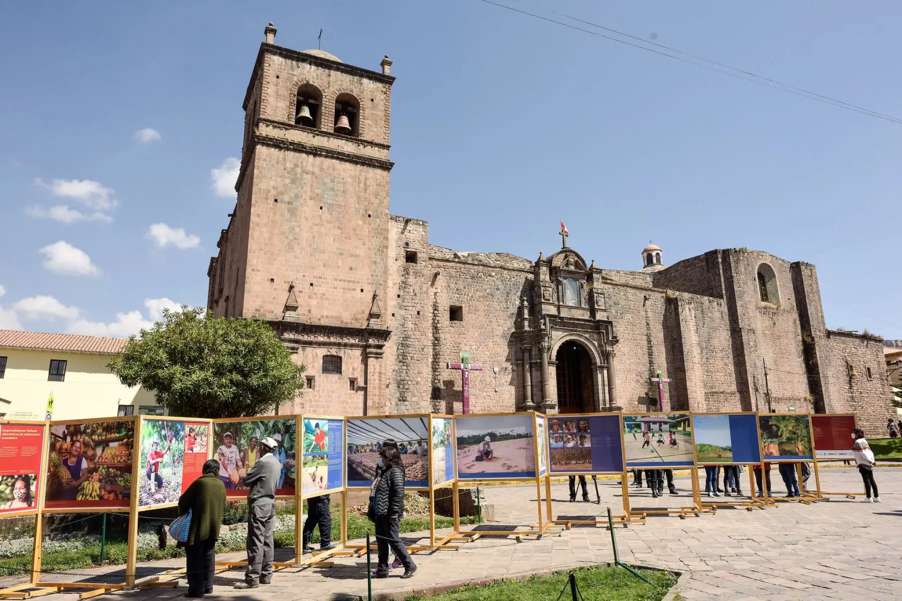 Proyecto Especial Bicentenario del Ministerio de Cultura inauguró la muestra presencial “Vida nuestro verdadero oro: la minería ilegal e informal en Madre de Dios” en la ciudad del Cusco en la Plaza San Francisco.
Foto: Bicentenario Perú