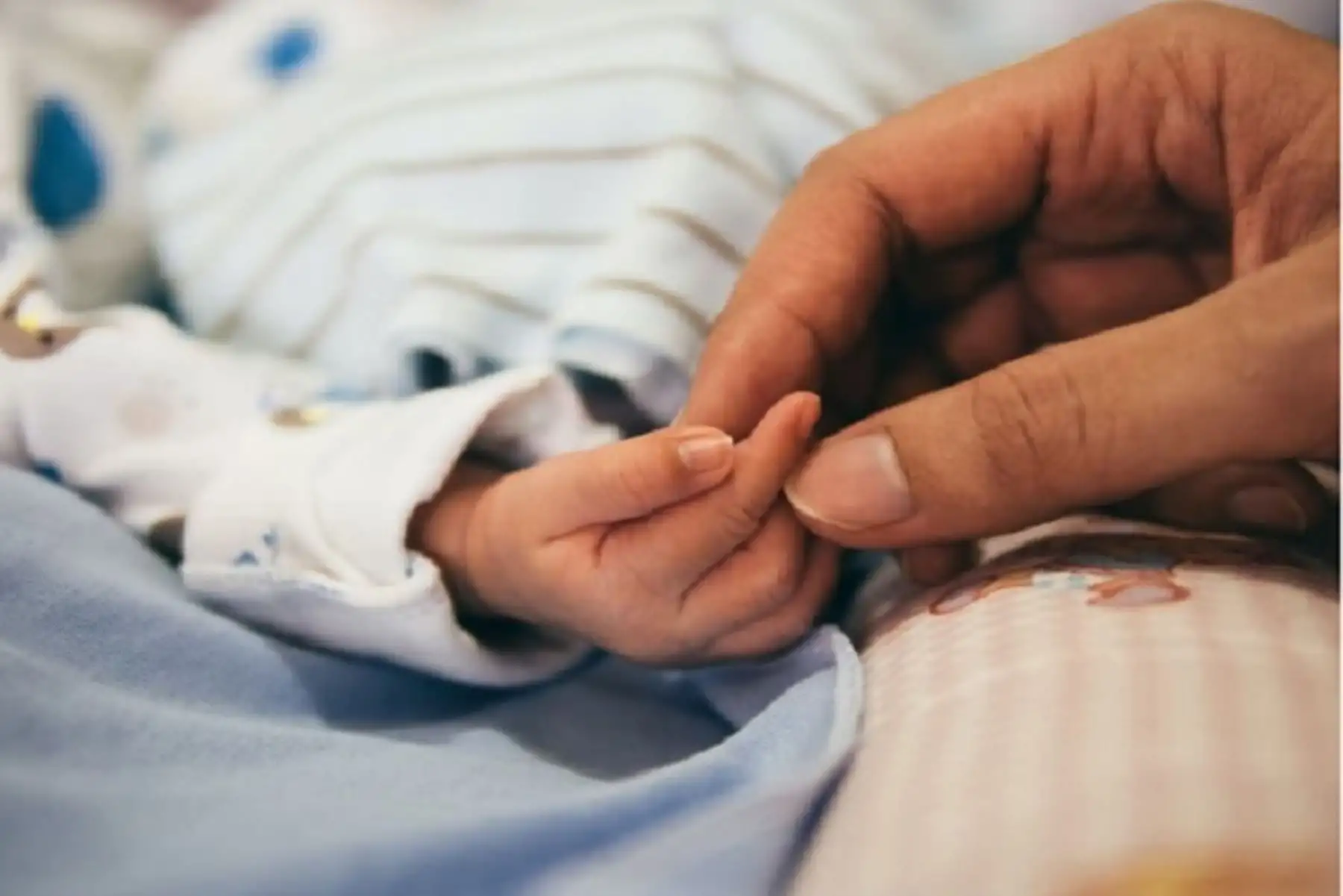 Médico psiquiatra del INMP ayuda a entender el momento emocional de gestantes y madres que acaban de dar a luz Foto: ANDINA/Difusión.