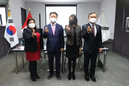 Reunión de funcionarios del Mincetur y la República de Corea que apoyarán en la implementación de una herramienta digital para que las empresas aprovechen más los tratados comerciales. Foto: Cortesía.