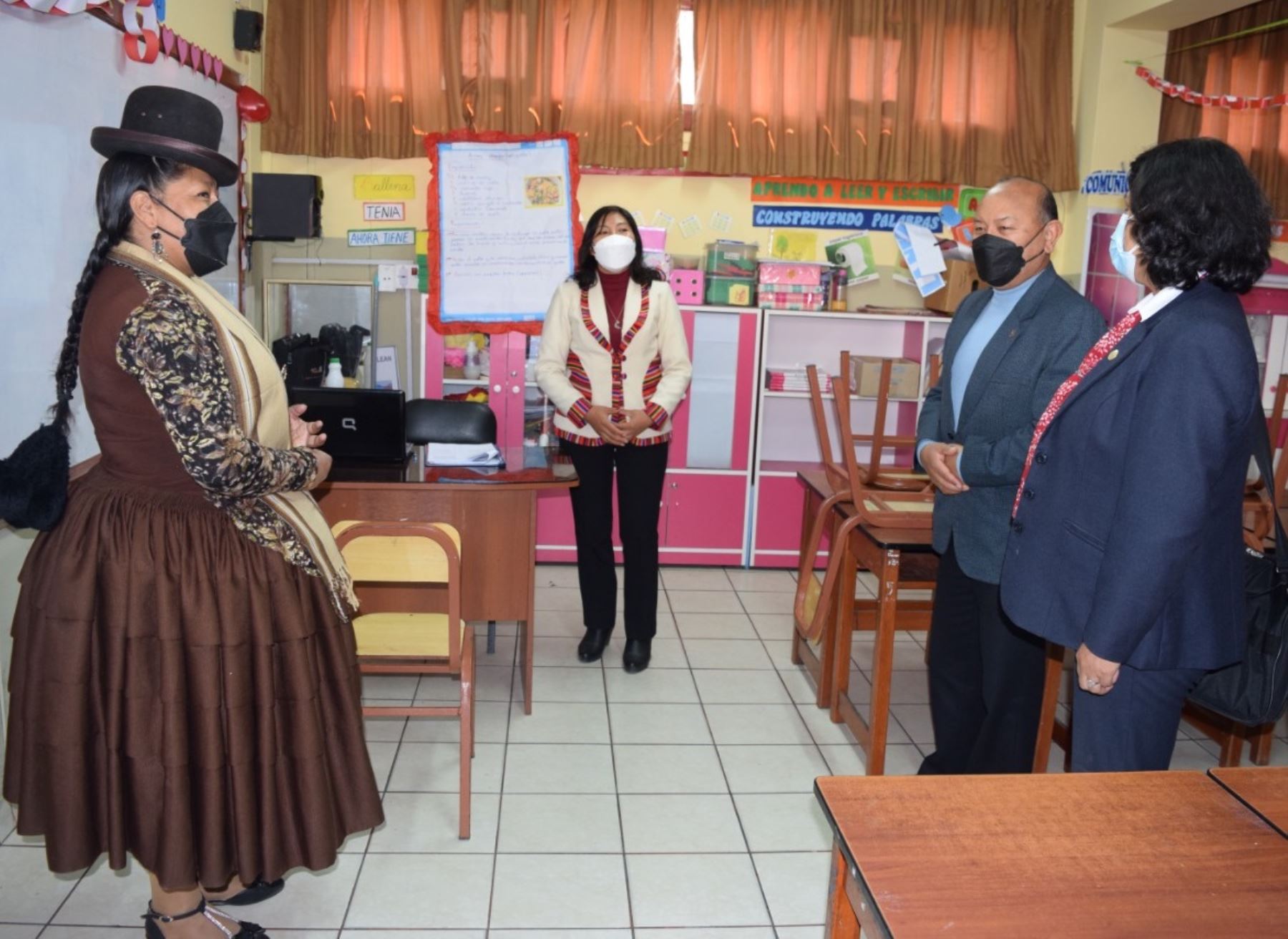 Autoridades de Educación de Tacna evalúan a 561 docentes en dominio de lenguas aimara y quechua que buscan renovar su acreditación como especialista en dominio de lenguas originarias. ANDINA/Difusión