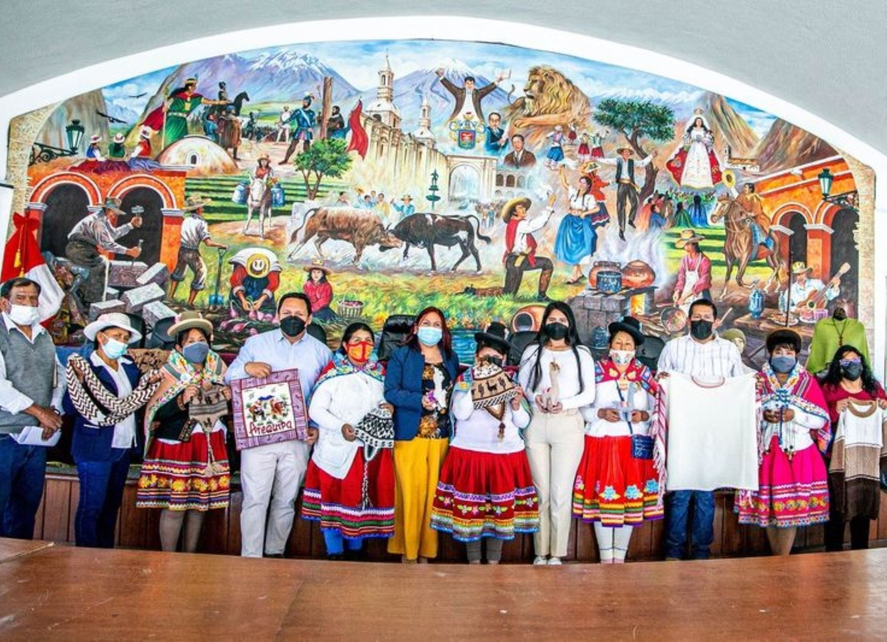Artesanos de Arequipa podrán reactivar su economía gracias a la feria artesanal que se organiza como parte de las actividades por el aniversario de fundación de la Ciudad Blanca. ANDINA/Difusión