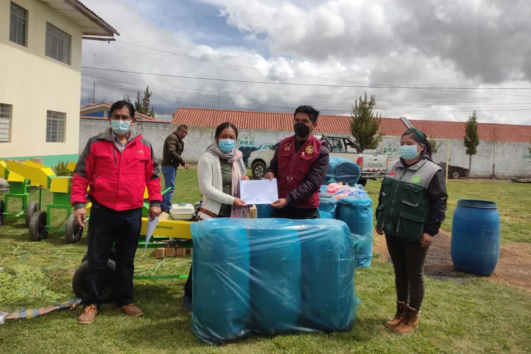 La intervención permitirá beneficiar a por lo menos 340 familias con los kits de aplicación foliar y más de 65 familias con los kits de conservación de forrajes. Foto: ANDINA/Agro Rural.