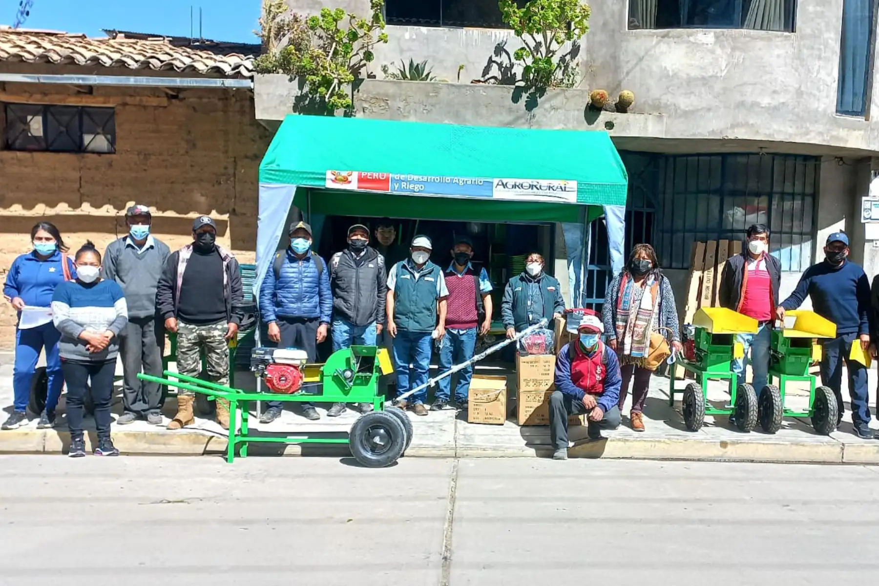 La intervención permitirá beneficiar a al menos 340 familias con los kits de aplicación foliar y más de 65 familias con los kits de conservación de forrajes.  Foto: ANDINA/Agro Rural