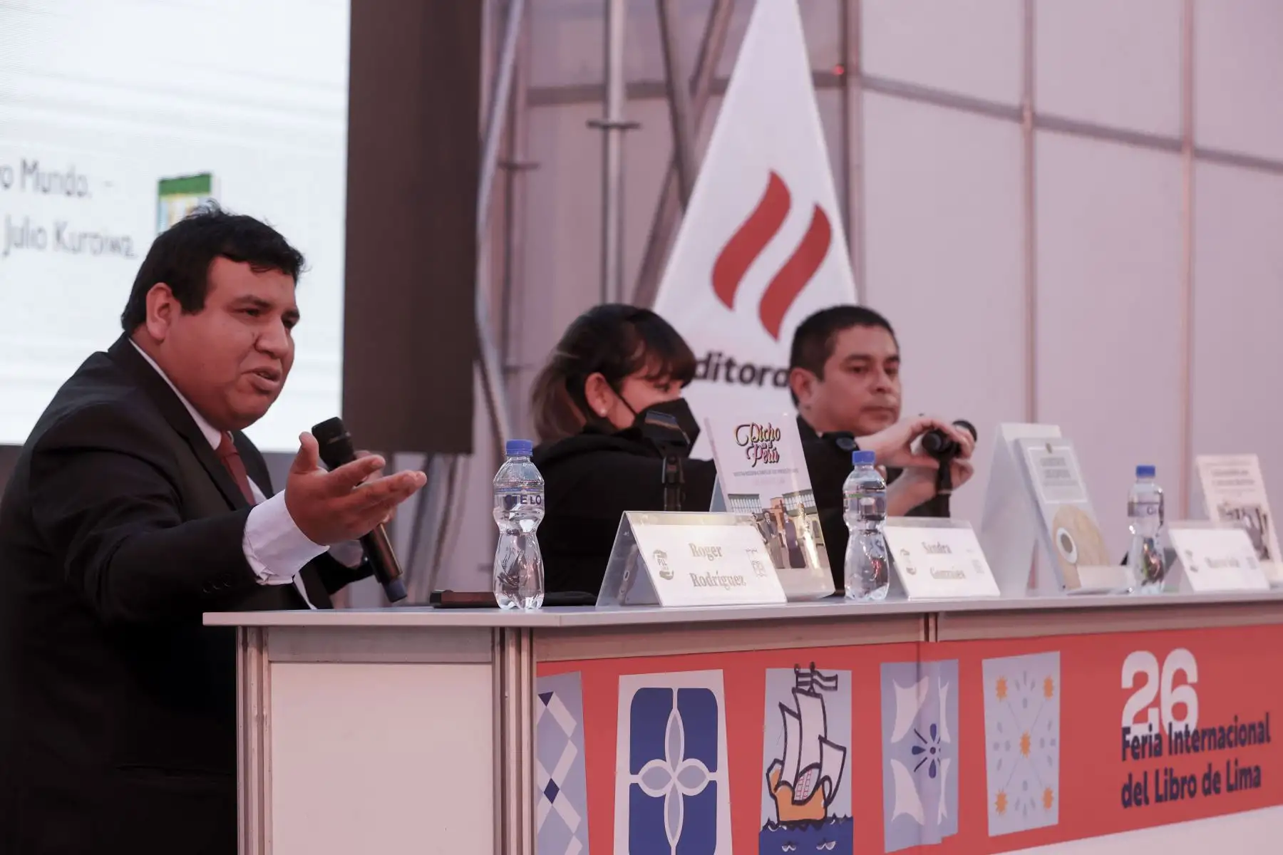 Editora Perú se presenta en la Feria Internacional del Libro de Lima con la exposición “Coedición y difusión al servicio de escritores y empresas editoriales” en la que participaron Roger Rodriguez, Sandra Gonzales, y Marco Isla. Foto: Melina Mejia