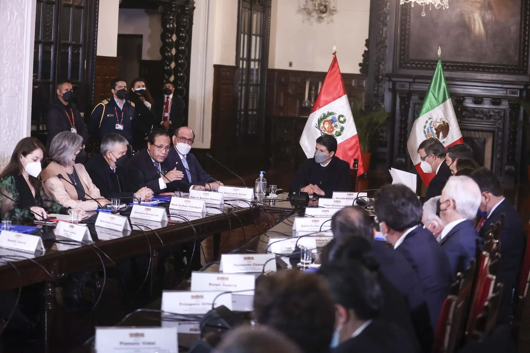 El presidente de la República, Pedro Castillo Terrones, sostiene una reunión en la sede de Palacio de Gobierno, con el Secretario de Relaciones Exteriores de México, Marcelo Ebrard e inversionistas mexicanos. Foto: ANDINA/Prensa Presidencia