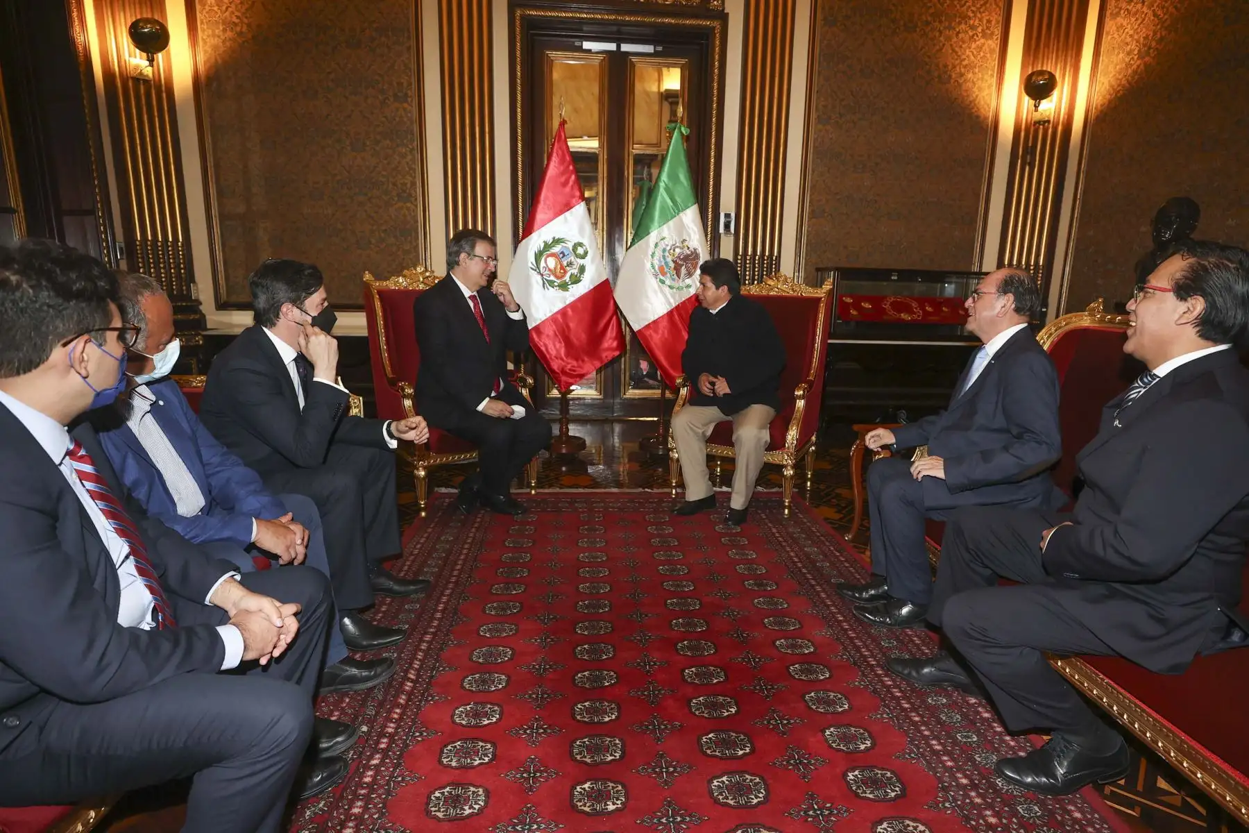 El presidente de la República, Pedro Castillo Terrones, sostiene una reunión en la sede de Palacio de Gobierno, con el Secretario de Relaciones Exteriores de México, Marcelo Ebrard e inversionistas mexicanos. Foto: ANDINA/Prensa Presidencia
