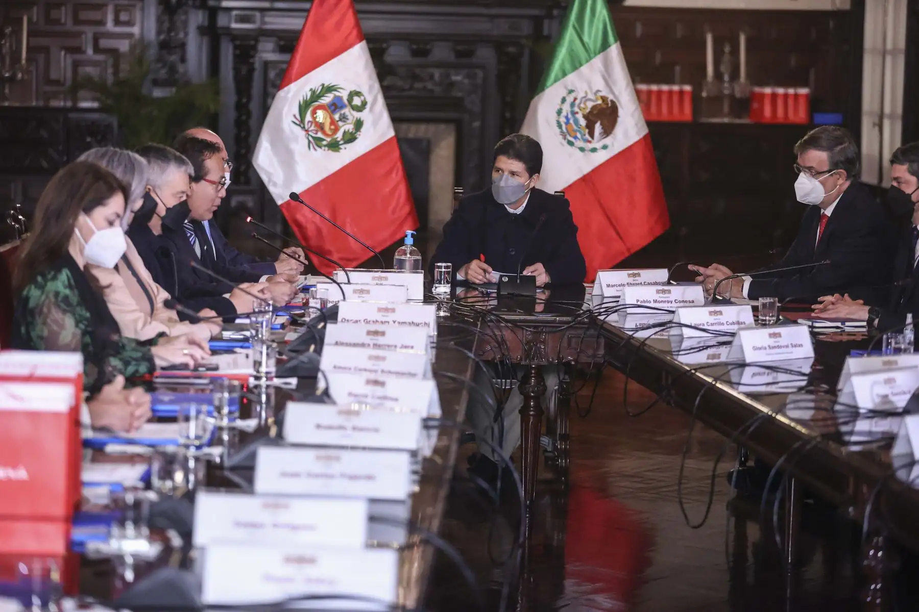 El presidente de la República, Pedro Castillo Terrones, sostiene una reunión en la sede de Palacio de Gobierno, con el Secretario de Relaciones Exteriores de México, Marcelo Ebrard e inversionistas mexicanos. Foto: ANDINA/Prensa Presidencia