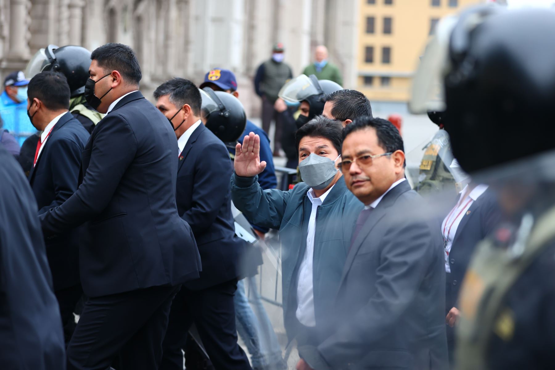 Presidente Pedro Castillo en los exteriores de Palacio de Gobierno, se dirige a la Fiscalía de la Nación. Foto: ANDINA/Andrés Valle