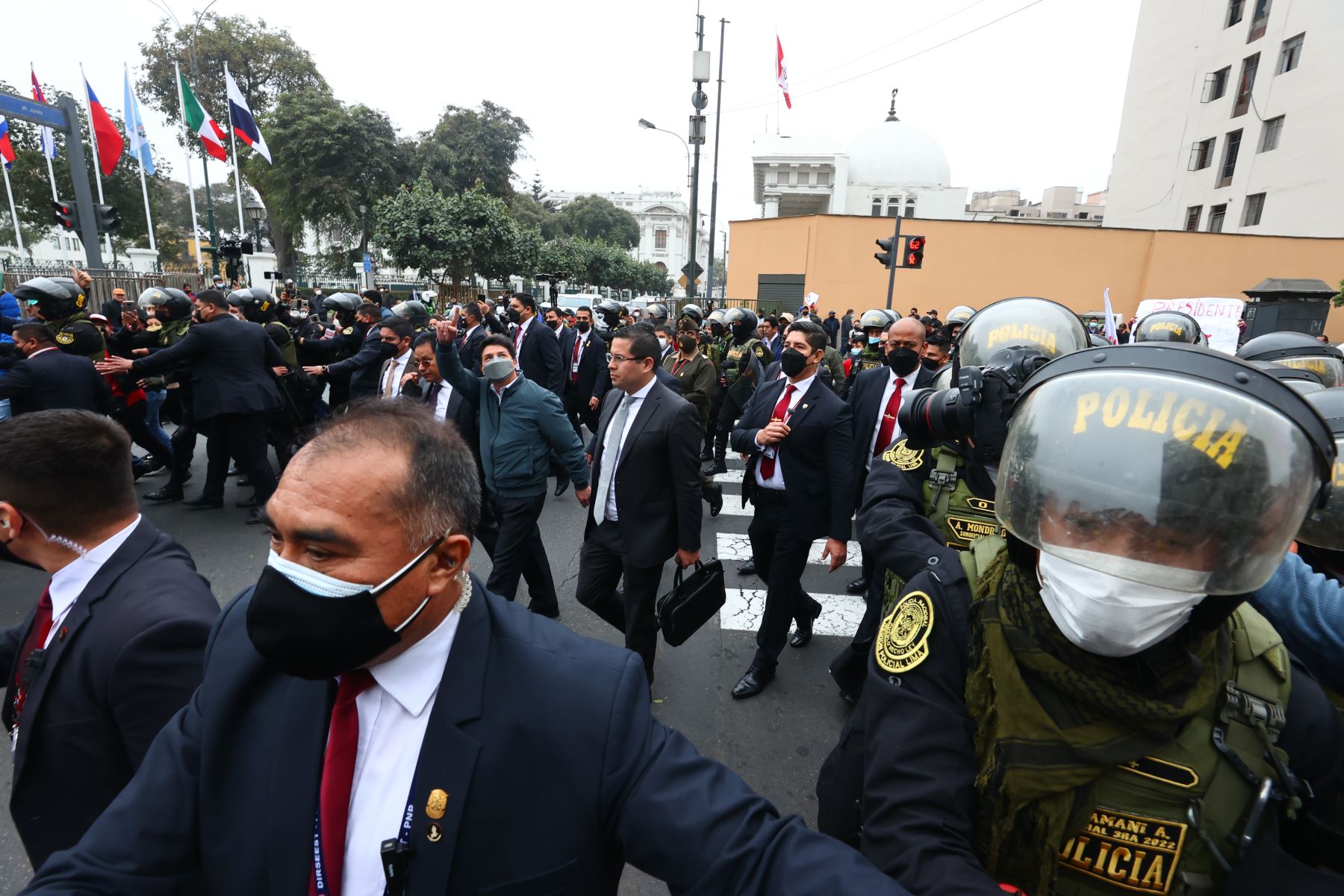Presidente Pedro Castillo, regresa a Palacio de Gobierno, tras asistir a diligencia en la sede de la Fiscalía de la Nación. Foto: ANDINA/Andrés Valle