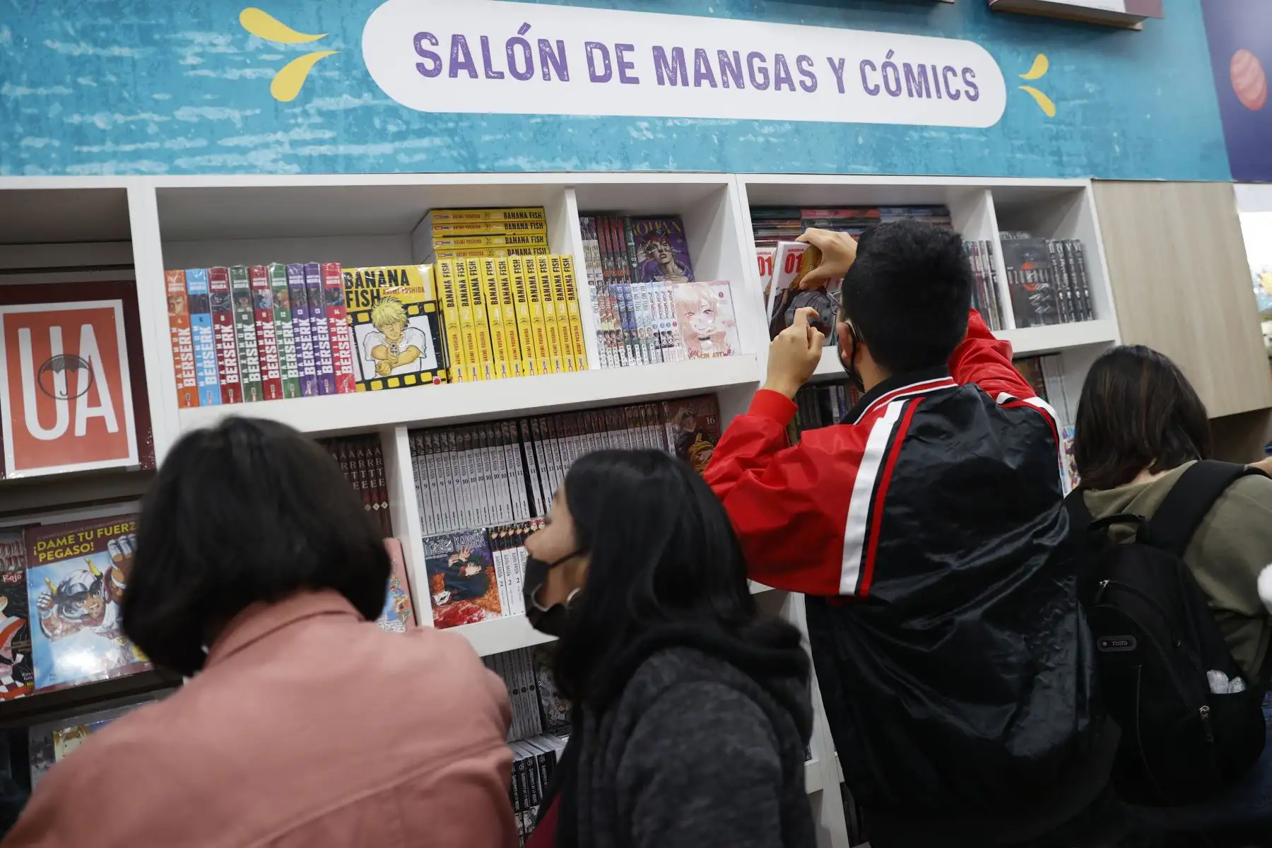 Comics cautivan a lectores limeños en la Feria Internacional del Libro 2022. Foto: ANDINA/Melina Mejía
