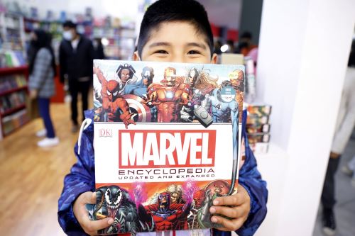 Comics  cautivan a lectores limeños en la Feria Internacional  del Libro 2022