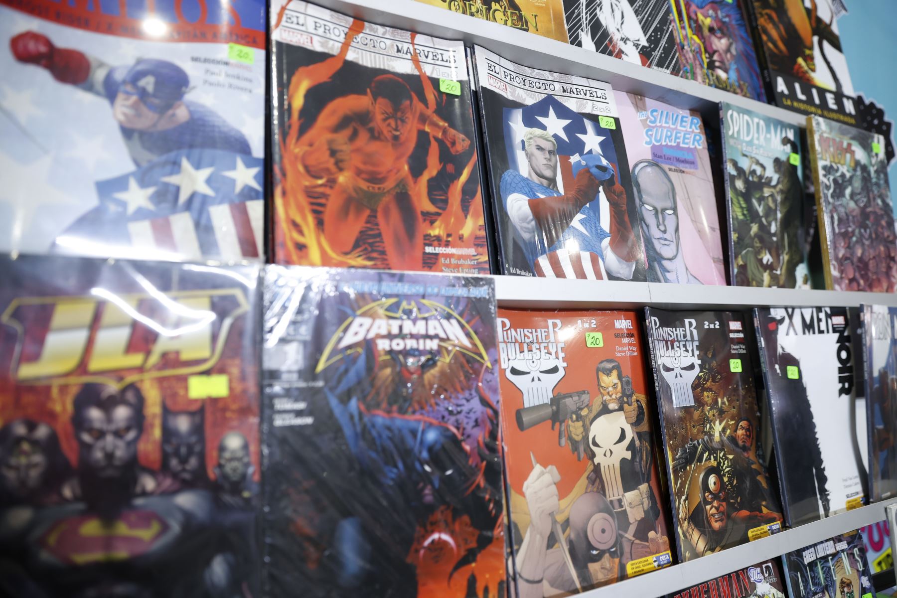 Comics cautivan a lectores limeños en la Feria Internacional del Libro 2022. Foto: ANDINA/Melina Mejía