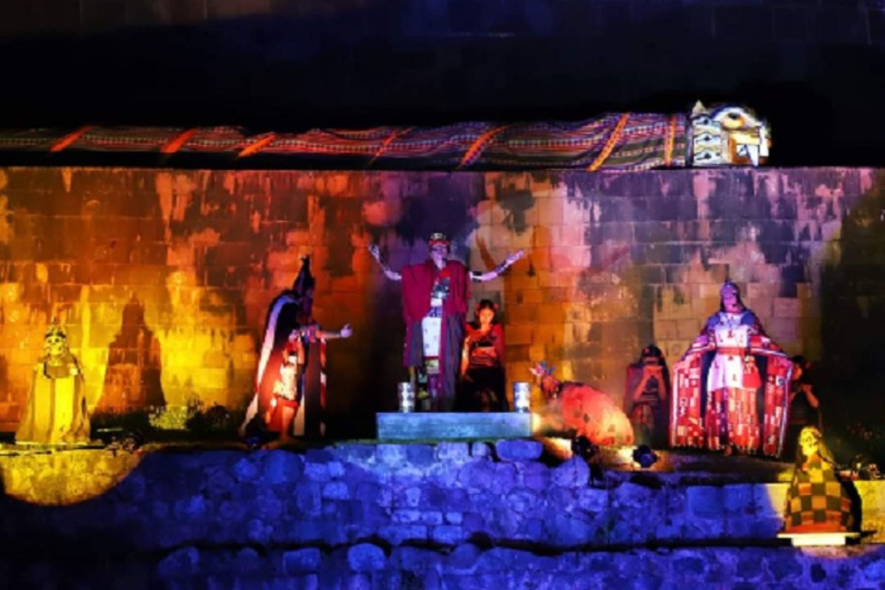 Más de 600 turistas, entre nacionales y extranjeros, disfrutarán de la ceremonia incaica del Situwa, que se realiza hoy desde las 18:00 horas en la explanada del templo incaico del Qoricancha, informó la Empresa Municipal de Festejos de Cusco. Foto: ANDINA/difusión.
