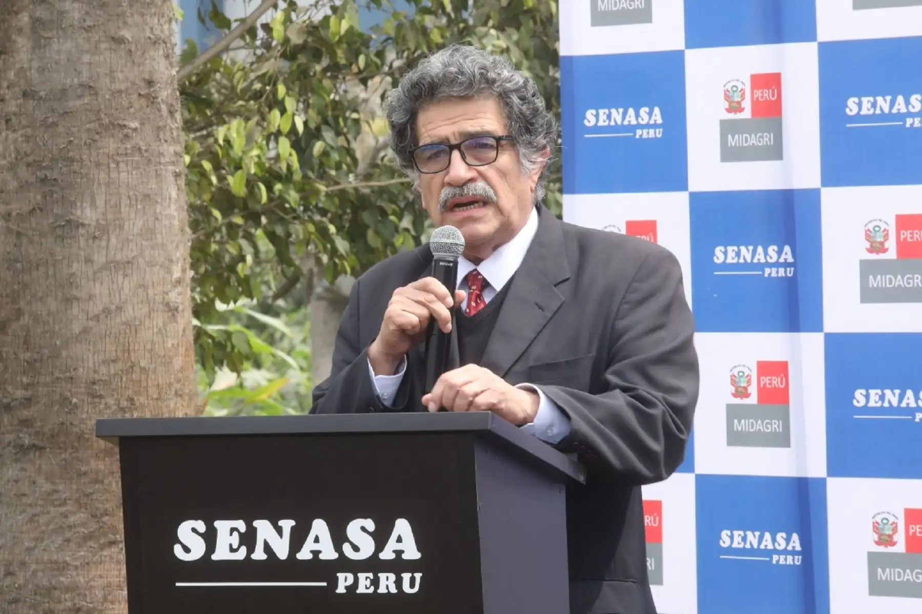 Ministro de Desarrollo Agrario y Riego, Andrés Alencastre.