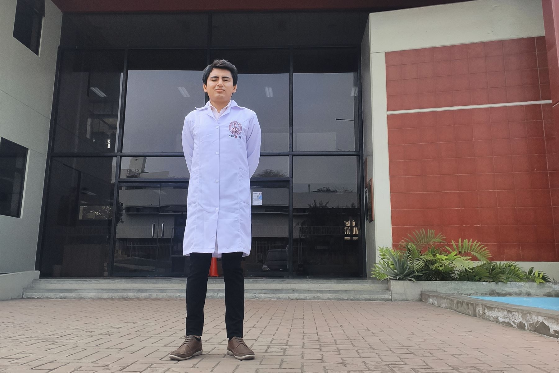 Omar Blas es uno de los veinte estudiantes seleccionados a nivel mundial para participar en programa de capacitación para la fabricación de nanosatélite en la Universidad de Nihon.