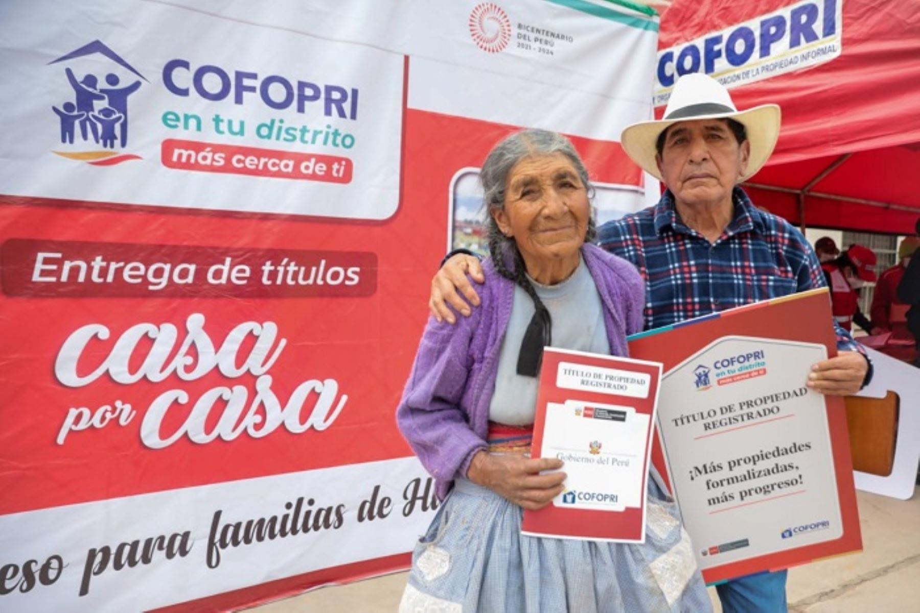 Junín: Cofopri entrega en Huancayo títulos de propiedad casa por casa
