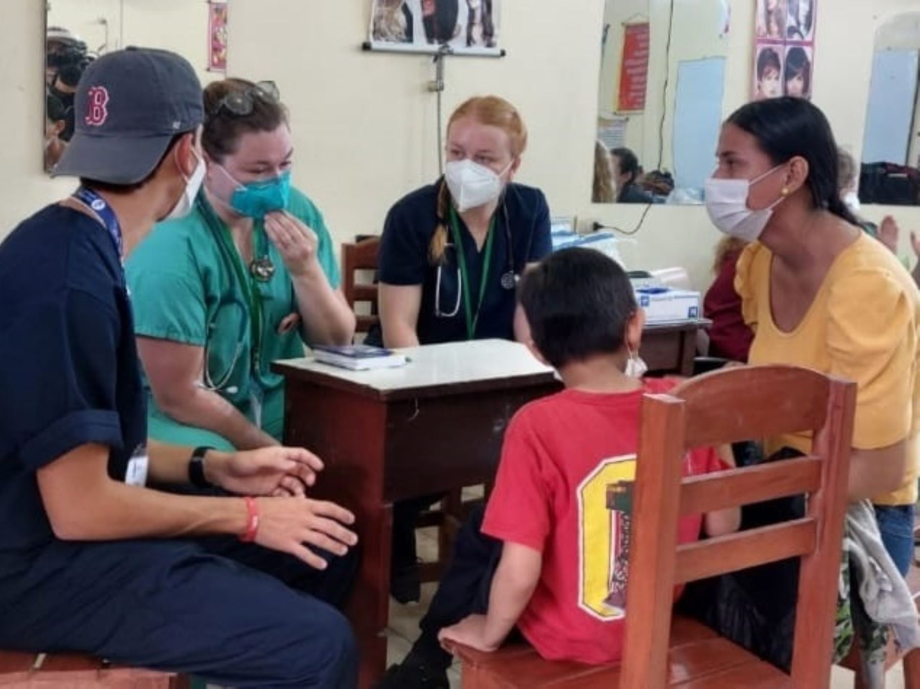 Médicos de la Universidad de Michigan de EE UU realizan campaña de atención médica gratuita en la ciudad de Iquitos. Foto: Elvis Noronha