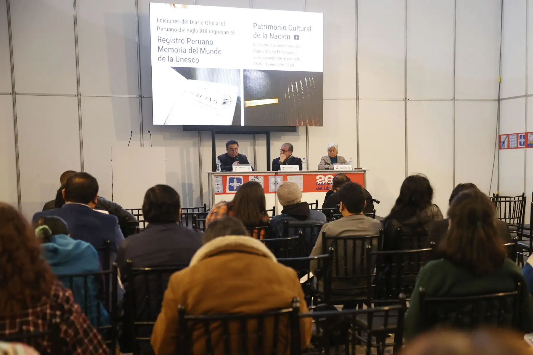 El director de medios periodísticos de Editora Perú, Félix Paz participa en el conversatorio Memoria Peruana para El Mundo: Diario Oficial El Peruano y Otros Casos.
El evento se realizó en la Feria Internacional de Libro 2022 y participaron Fernando López, presidente del Comité Peruano de Memoria del Mundo y Ruth Borja, directora del archivo histórico del Archivo General de la Nación.
Foto: ANDINA/Melina Mejía