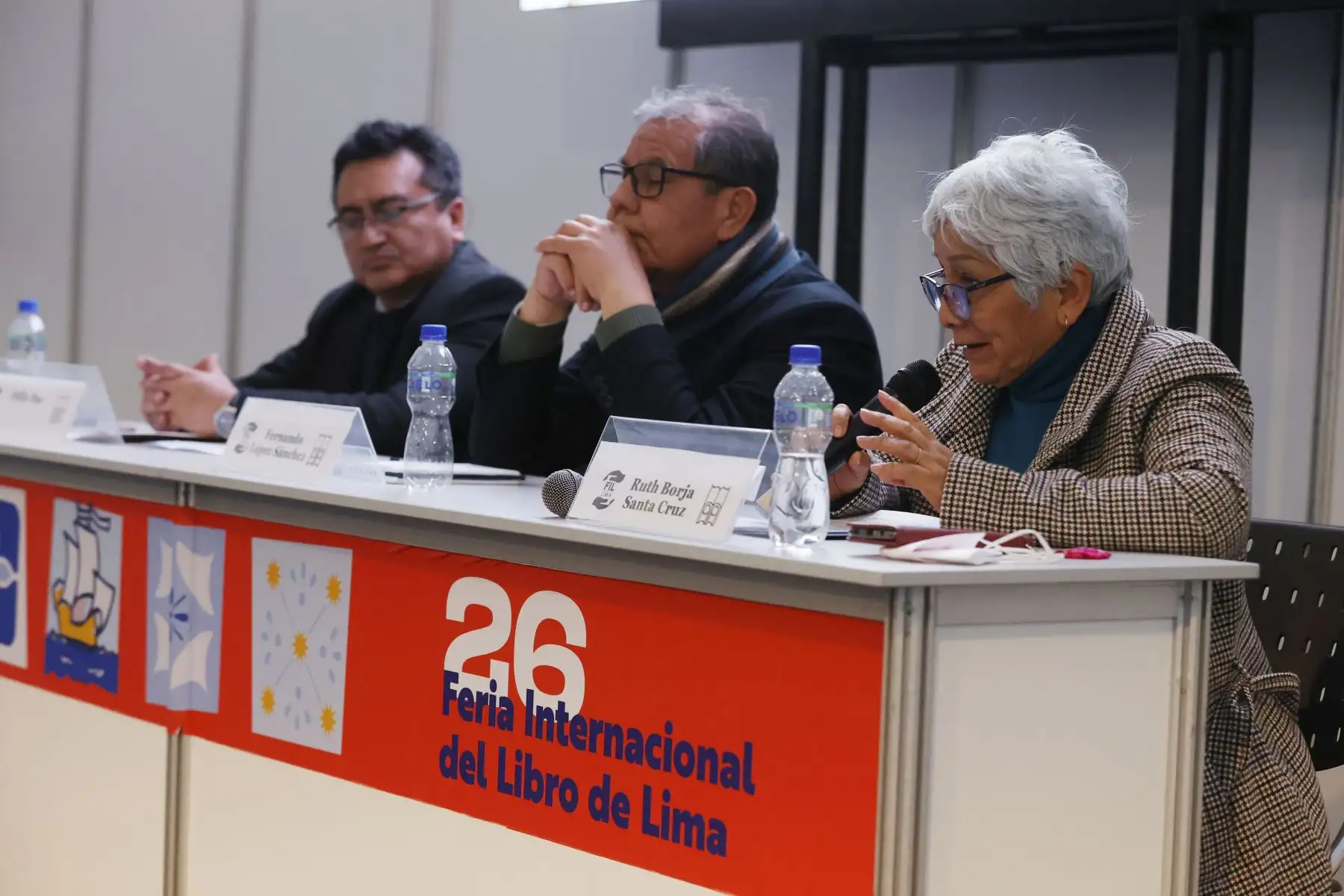 El director de medios periodísticos de Editora Perú, Félix Paz participa en el conversatorio Memoria Peruana para El Mundo: Diario Oficial El Peruano y Otros Casos.
El evento se realizó en la Feria Internacional de Libro 2022 y participaron Fernando López, presidente del Comité Peruano de Memoria del Mundo y Ruth Borja, directora del archivo histórico del Archivo General de la Nación.
Foto: ANDINA/Melina Mejía