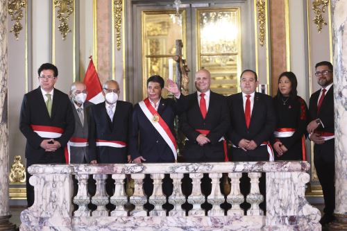Presidente Pedro Castillo toma juramento a seis ministros de Estado