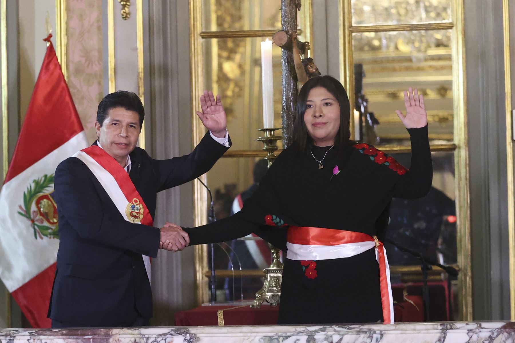 El presidente de la República, Pedro Castillo, juramentó a la abogada Betssy Betzabet Chávez Chino como ministra de Cultura en una ceremonia en Palacio de Gobierno.
Foto: ANDINA/ Prensa Presidencia