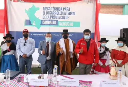 El Seguro Social de Salud invertirá más de S/ 120 millones en la construcción de dos hospitales Bicentenario y ejecución del proyecto de mejoras de los servicios de salud en Ayacucho, lo cual beneficiará a cientos de asegurados de esta región del sur del país.