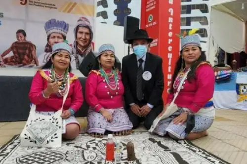 En la feria “Perú Intercultural: mujeres y economías diversas”, realizado por el Ministerio de Cultura, el ministro del Ambiente, Modesto Montoya, destacó la iniciativa de dicho sector, que busca reforzar el trabajo coordinado que se está ejecutando a fin de valorar los conocimientos ancestrales de las comunidades indígenas y fomentar el respeto de sus costumbres.