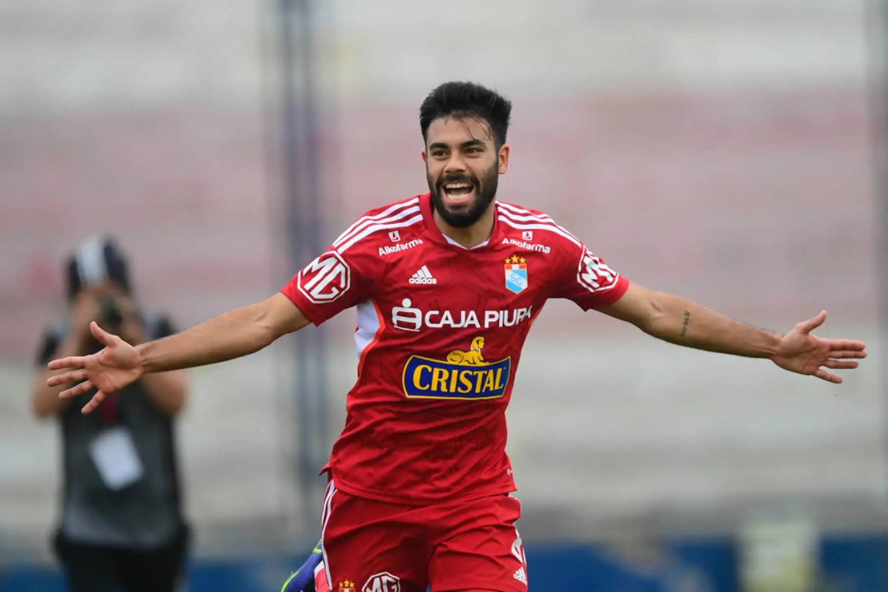 Leandro Sosa de Sporting Cristal  celebra tras anotar ante Cantolao  durante el partido por la sexta fecha de la Liga 1, en el Estadio Iván Elías Moreno. 
Foto: Liga 1