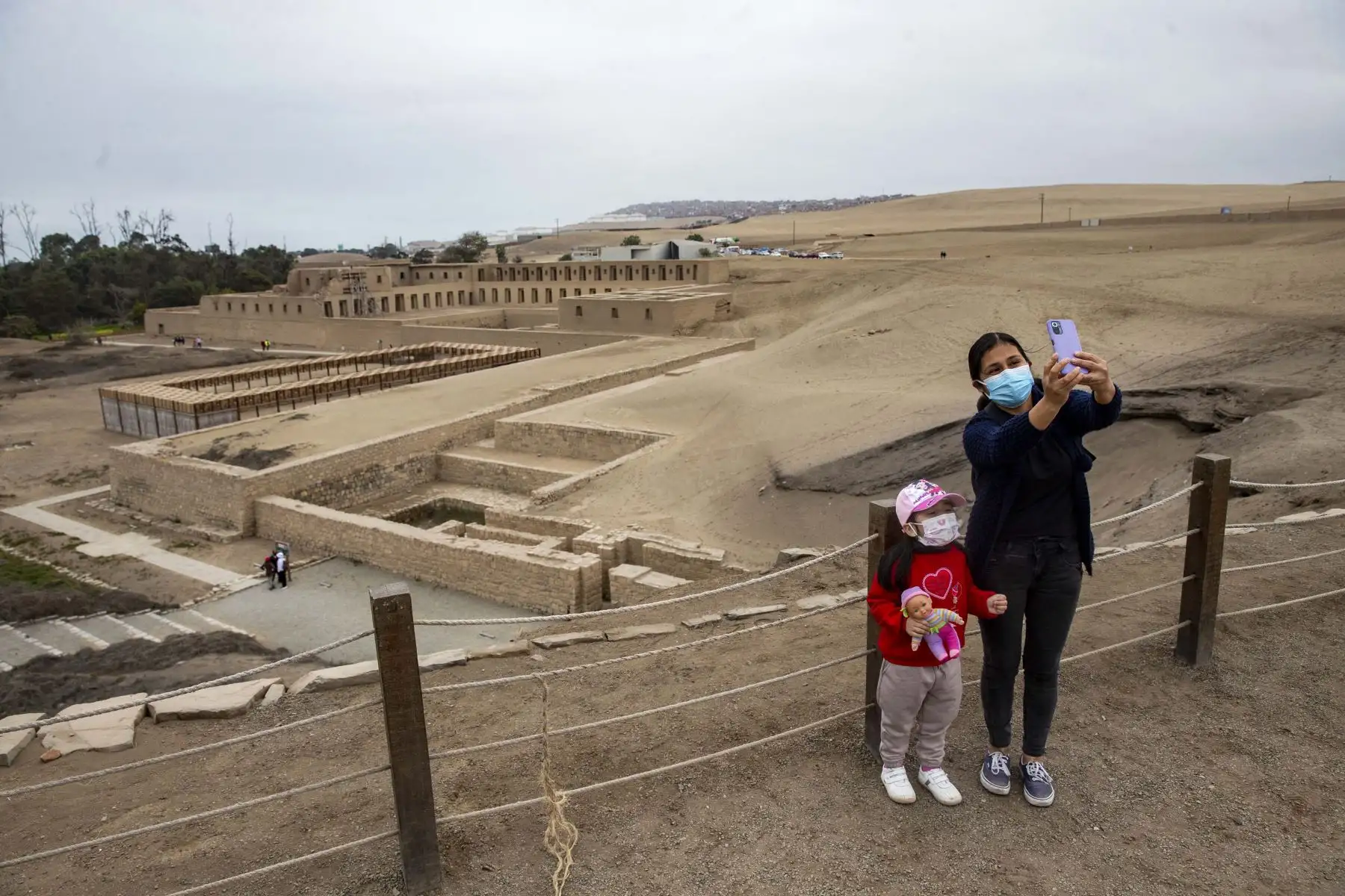 El ministerio de Cultura promueve la visita a los museos con la iniciativa “Museos Abiertos” que permite a los ciudadanos visitar de manera gratuita sitios y monumentos arqueológicos administrados por el Estado a nivel nacional. Foto: ANDINA/Carla Patiño