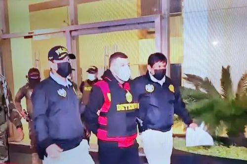 La Policía logró capturar al presunto jefe de la organización criminal Los Gama, identificado como Fritz Antonio Moreno Cossío, en Surco. Foto: Captura TV.