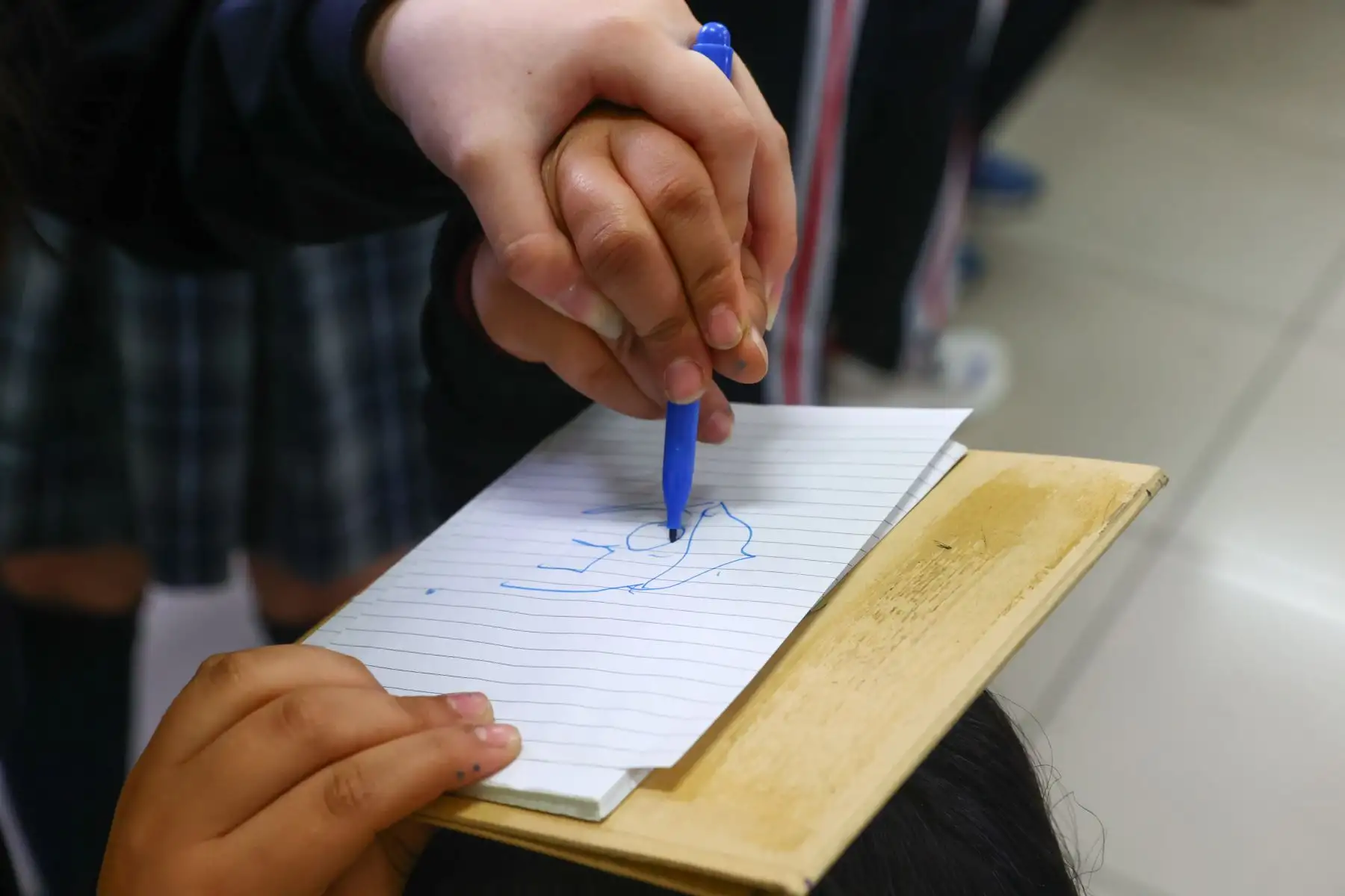 Luego de dos semanas de vacaciones más de 2 millones de alumnos de Lima metropolitana regresan a las aulas. Autoridades de Minedu y del Colegio Melitón Carvajal recibieron con diferentes actividades socioemocionales a los alumnos que el día de hoy regresaron a las aulas de esta institución educativa, luego de las vacaciones de mitad de año.
Foto: ANDINA/Andrés Valle