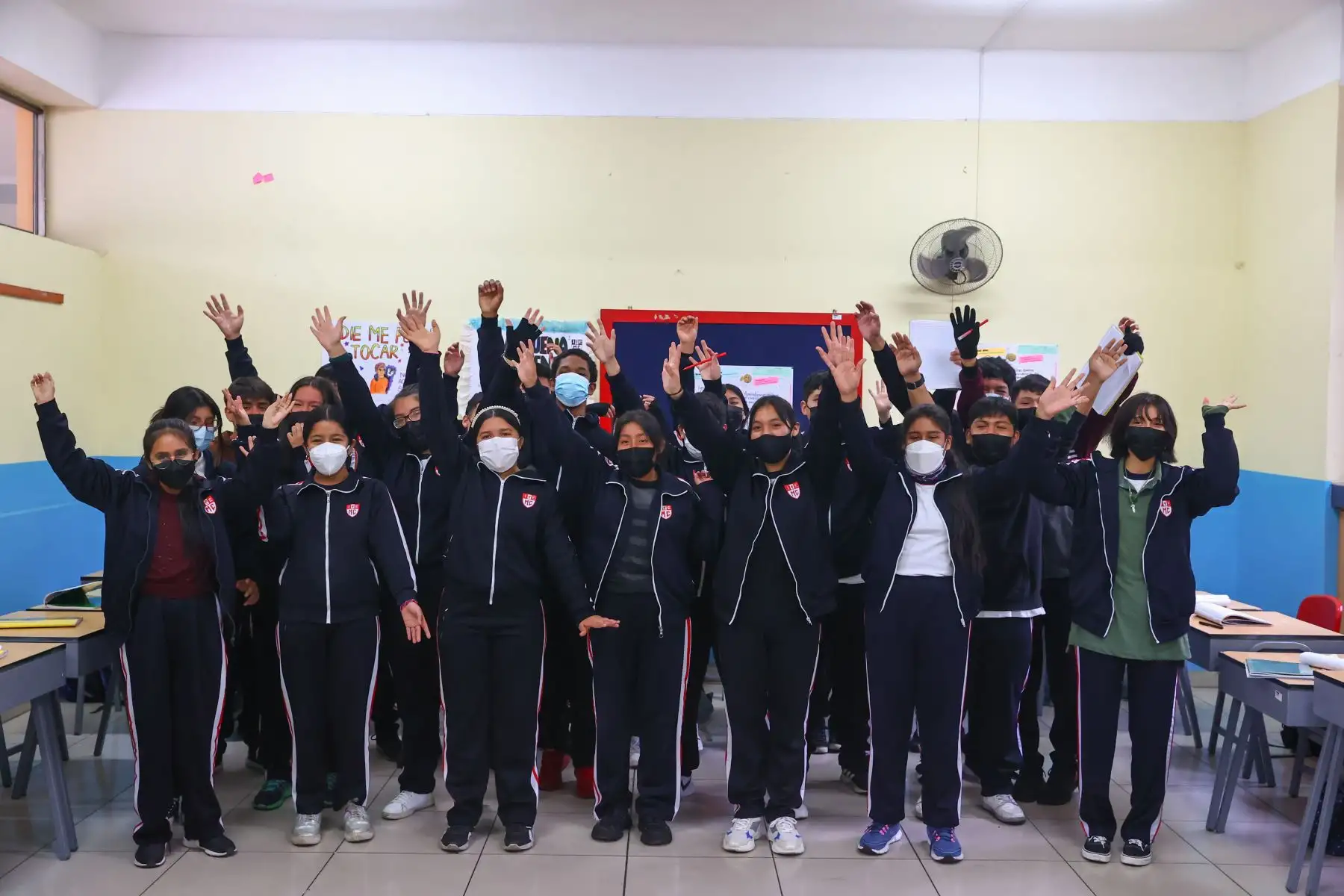 Luego de dos semanas de vacaciones más de 2 millones de alumnos de Lima metropolitana regresan a las aulas. Autoridades de Minedu y del Colegio Melitón Carvajal recibieron con diferentes actividades socioemocionales a los alumnos que el día de hoy regresaron a las aulas de esta institución educativa, luego de las vacaciones de mitad de año.
Foto: ANDINA/Andrés Valle
