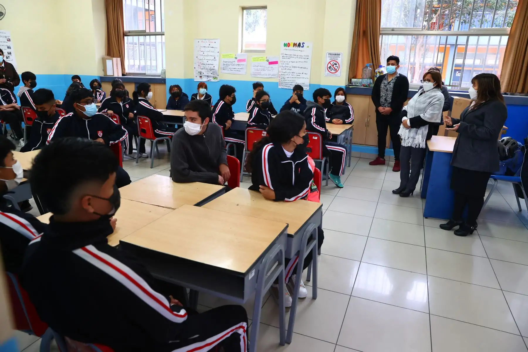 Luego de dos semanas de vacaciones más de 2 millones de alumnos de Lima metropolitana regresan a las aulas. Autoridades de Minedu y del Colegio Melitón Carvajal recibieron con diferentes actividades socioemocionales a los alumnos que el día de hoy regresaron a las aulas de esta institución educativa, luego de las vacaciones de mitad de año.
Foto: ANDINA/Andrés Valle