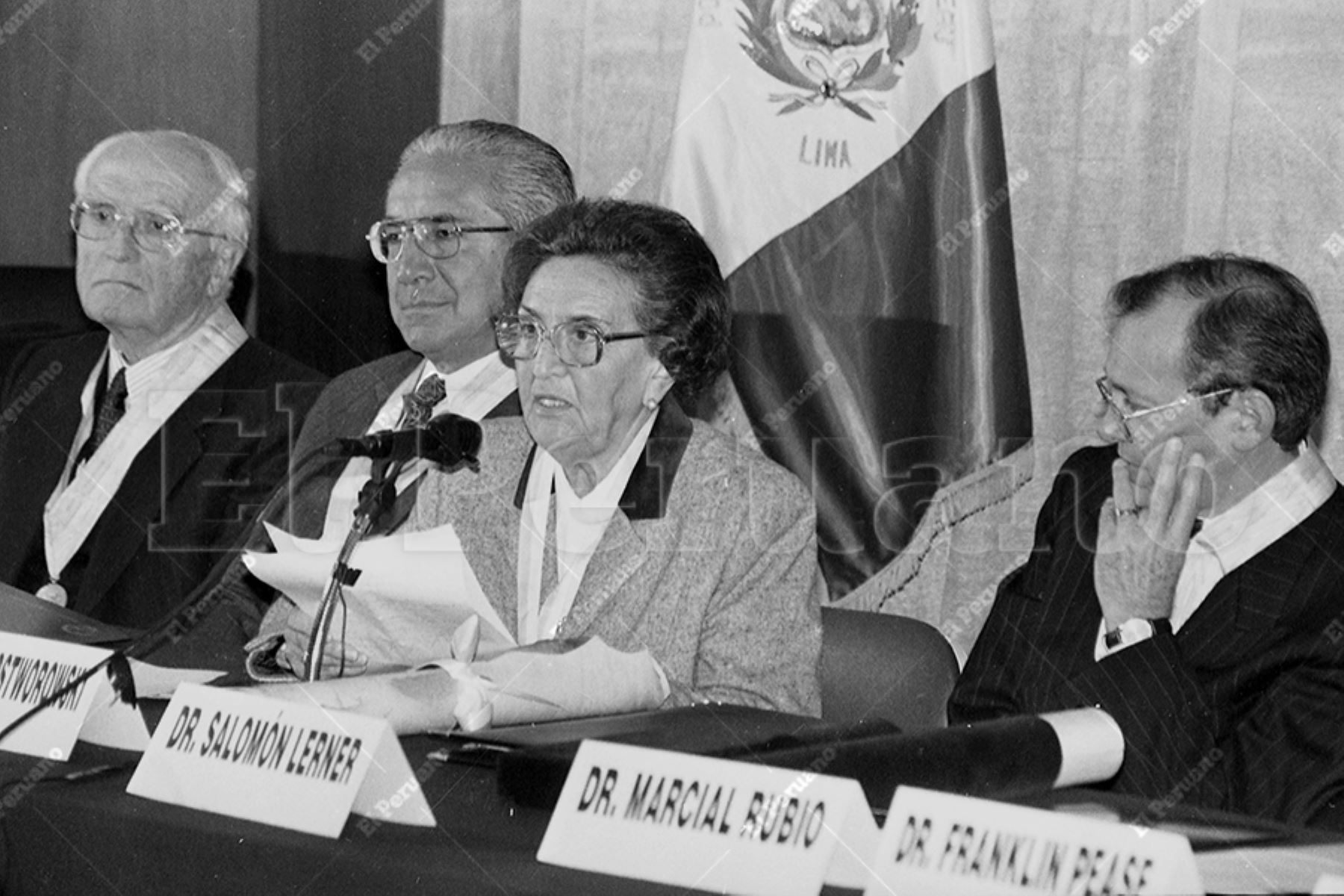 Lima - 10 junio 1996 / La historiadora María Rostworowski fue distinguida con el título de doctor honoris causa por la Pontificia Universidad Católica del Perú. Foto: Archivo El Peruano