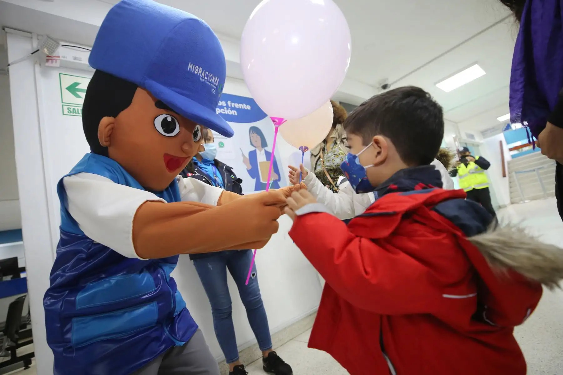 Con un show infantil, los niños y sus padres fueron recibidos y atendidos el fin de semana luego de tramitar estas citas especiales, que continuarán los siguientes sábados y domingos de agosto en la sede central de Breña. Foto: ANDINA/ Difusión