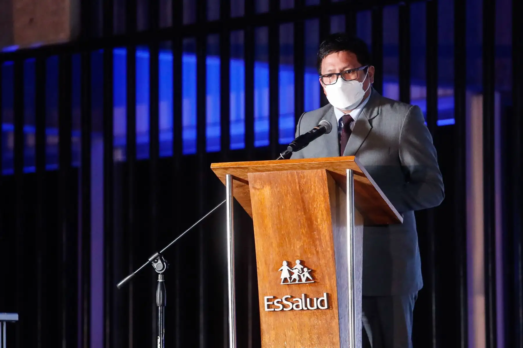 El presidente ejecutivo de EsSalud, Gino Dávila, junto al ministro de Salud, Jorge López, presidieron el encendido simbólico de la sede central de EsSalud en el marco del lanzamiento de la semana por aniversario 86° de la Seguridad Social en el Perú.
Foto: ANDINA/ Renato Pajuelo