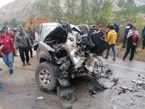 Cuatro religiosos mueren y 15 turistas resultan heridos en accidente de tránsito ocurrido ayer en la carretera Cusco-Sicuani, región Cusco. Fotos. Cusco en Portada/Facebook